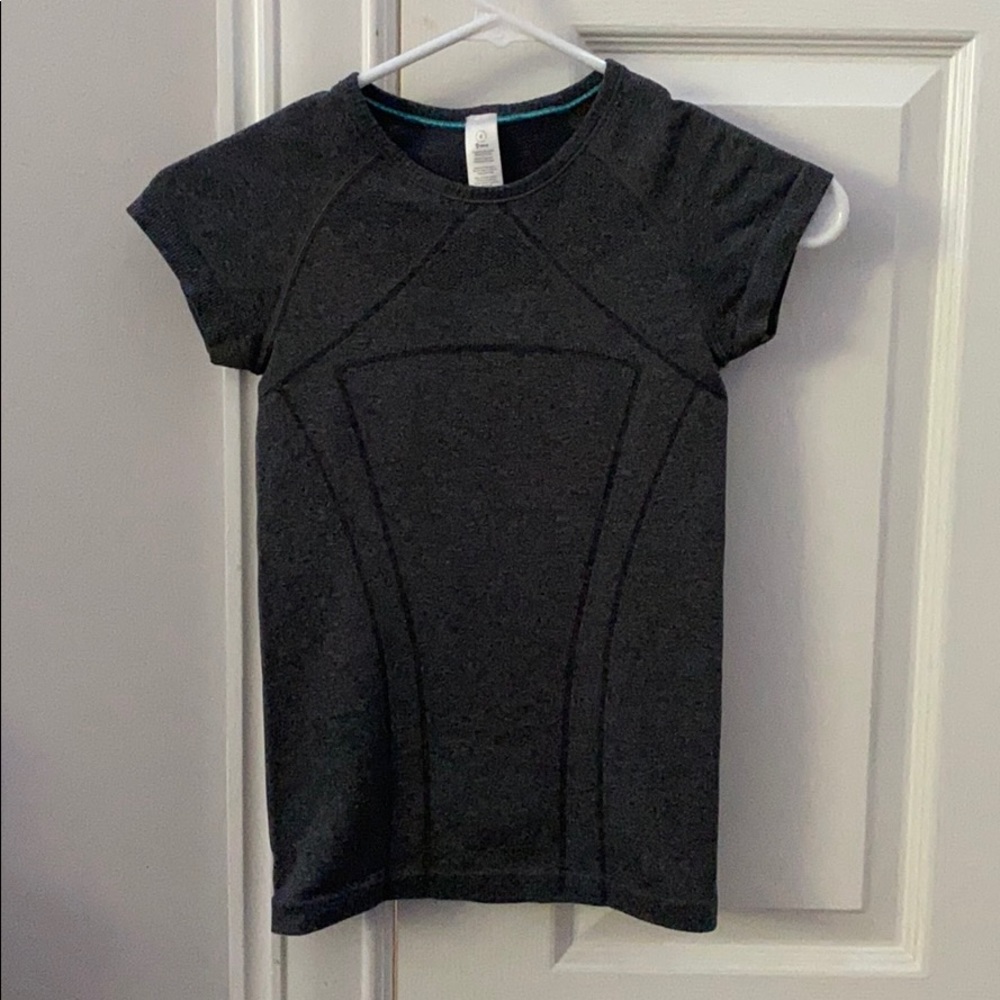 size 8 dark grey ivivva short sleeve